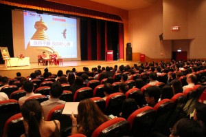 Rinpoche speaks to over 700 Mercury Life Insurance agents